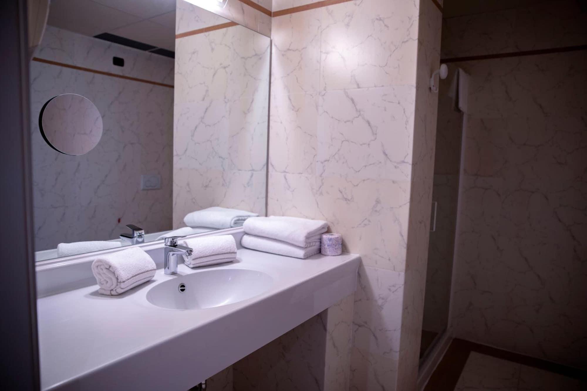 Castahotel Castagnito المظهر الخارجي الصورة
